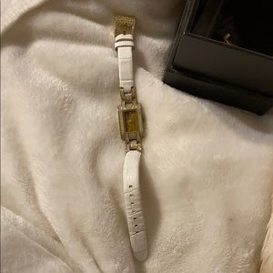 Micheal Kors women leather strap watch